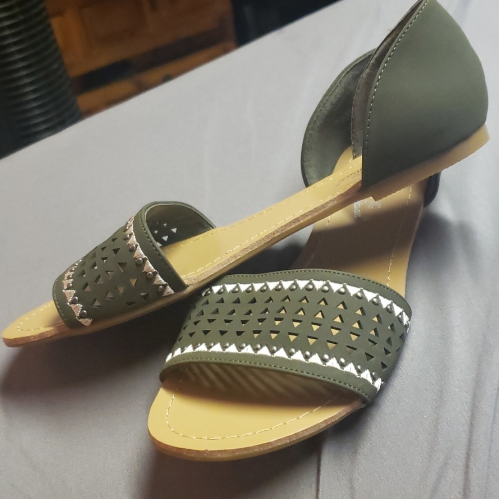 Sandals - Picture 2 of 3